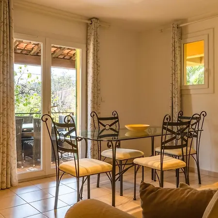 Marie Diane - Laurier Rose *