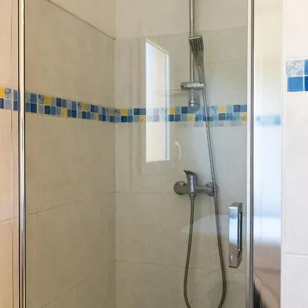 Marie Diane - Laurier Rose